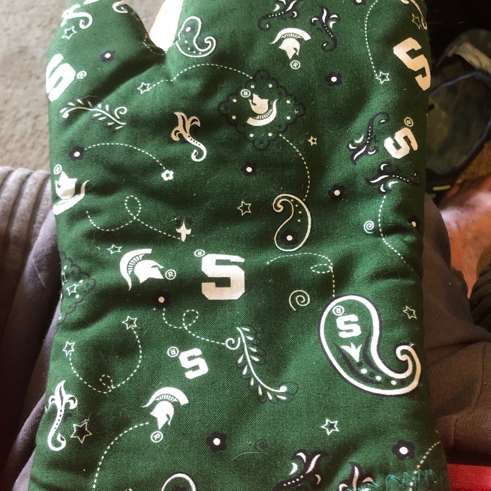 Michigan State Green Paisley Oven Mitt